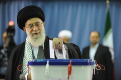 حضور مقام معظم رهبری در پای صندوق دومین مرحله از نهمین دوره انتخابات مجلس شورای اسلامی